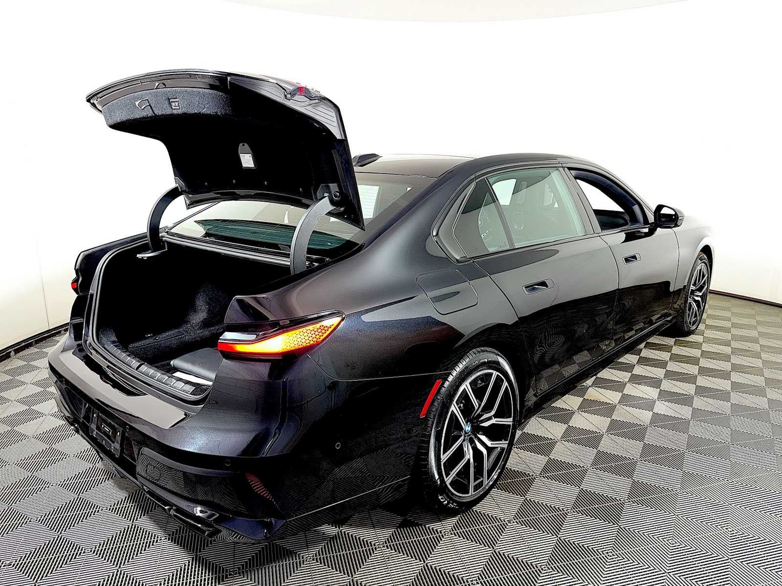 2025 BMW 7 Series 760i xDrive Sedan