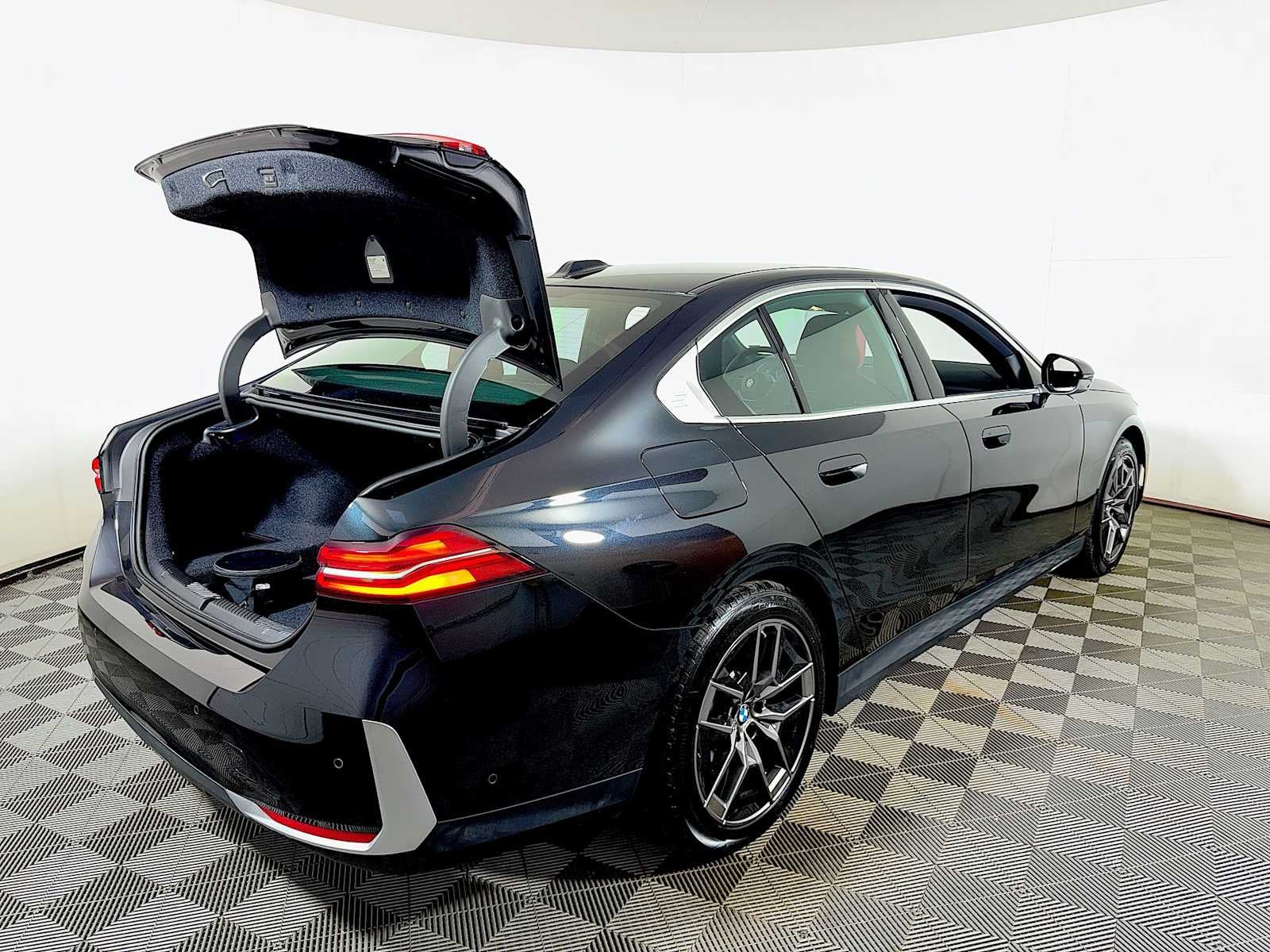 2026 BMW 5 Series 530i xDrive Sedan