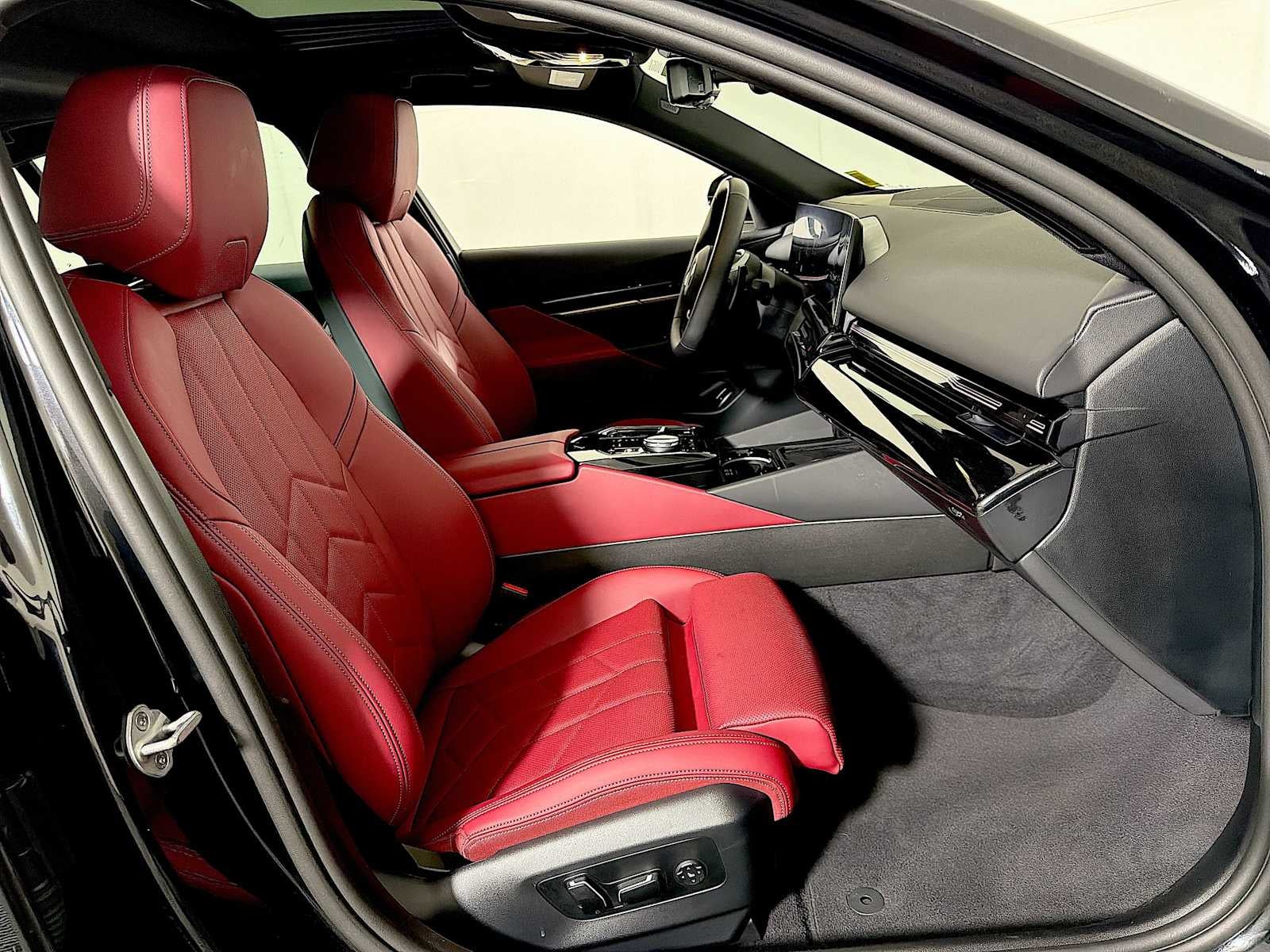 2026 BMW 5 Series 530i xDrive Sedan