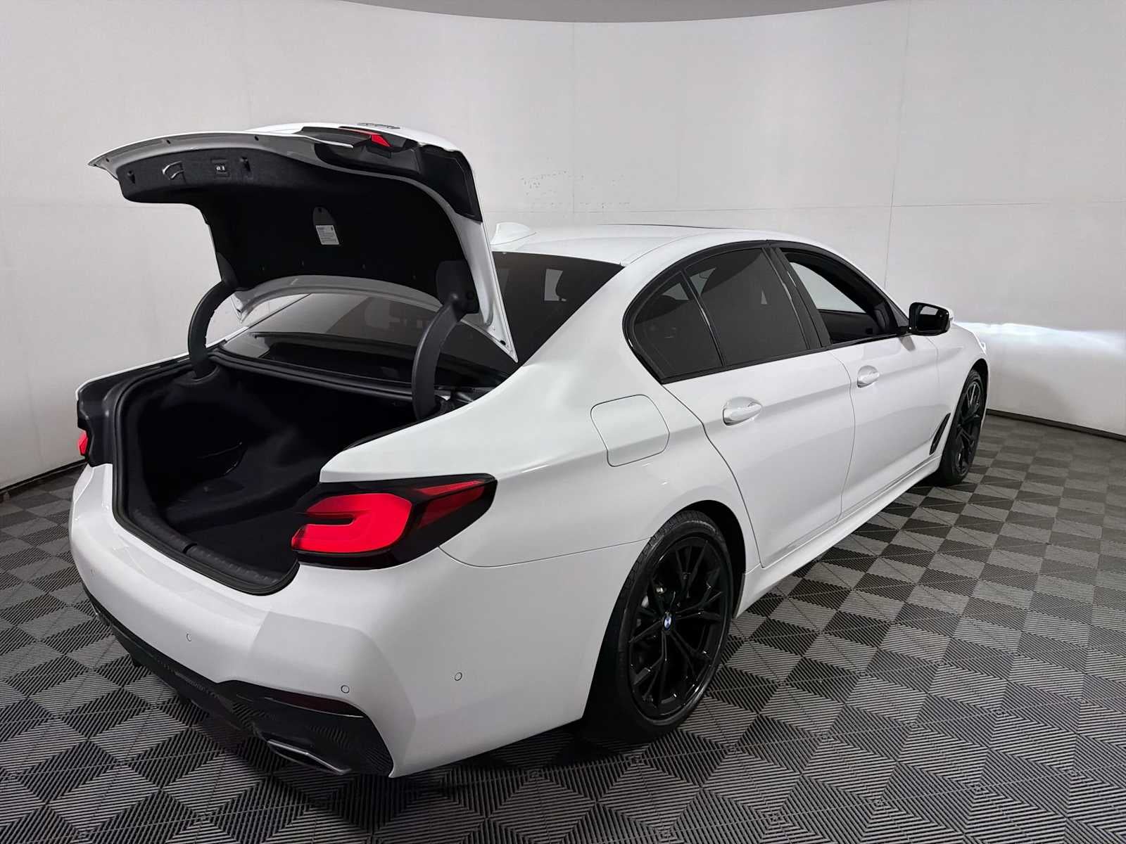 2023 BMW 5 Series 540i xDrive Sedan