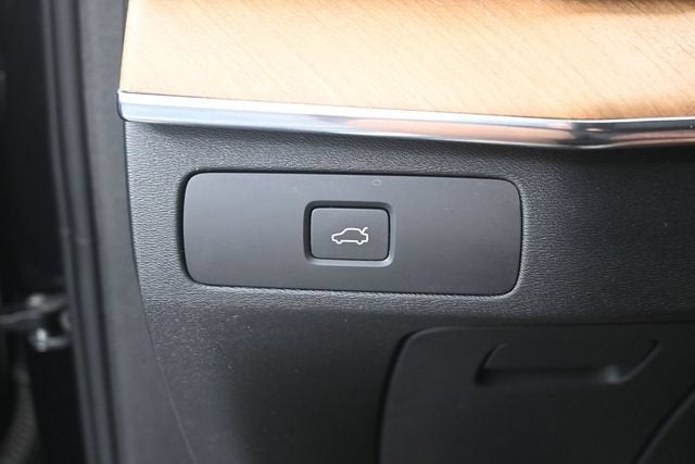 2023 Volvo XC90 B6 Core