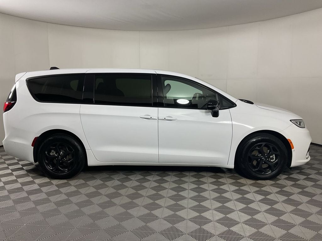2024 Chrysler Pacifica Hybrid Select