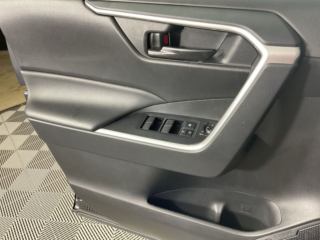 2022 Toyota RAV4 Hybrid LE