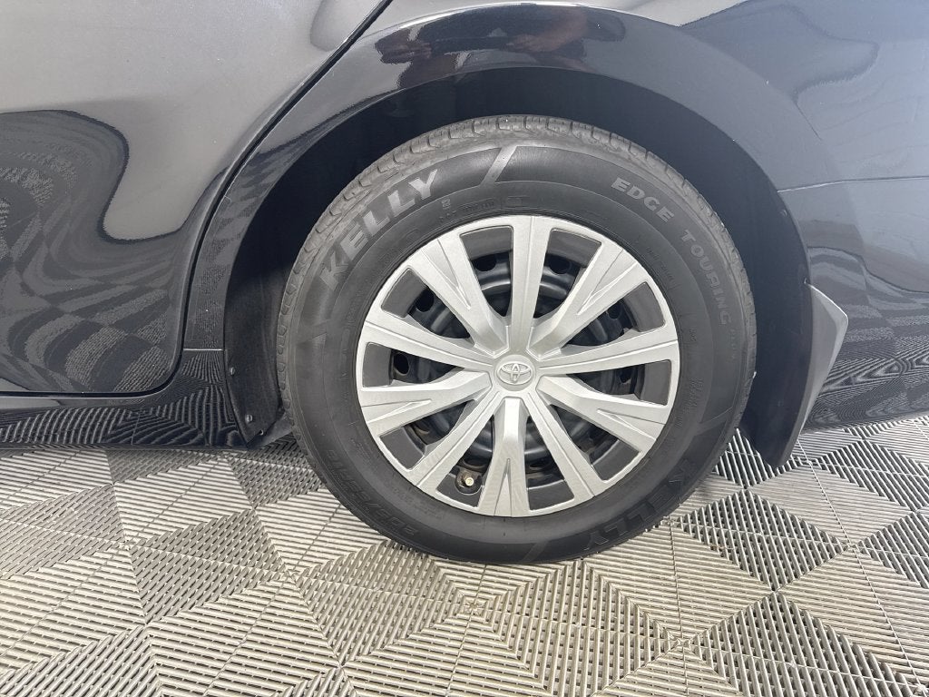 2022 Toyota Camry Hybrid LE