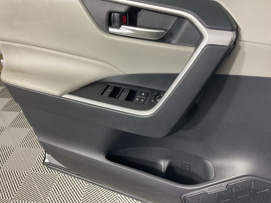 2020 Toyota RAV4 Hybrid XLE