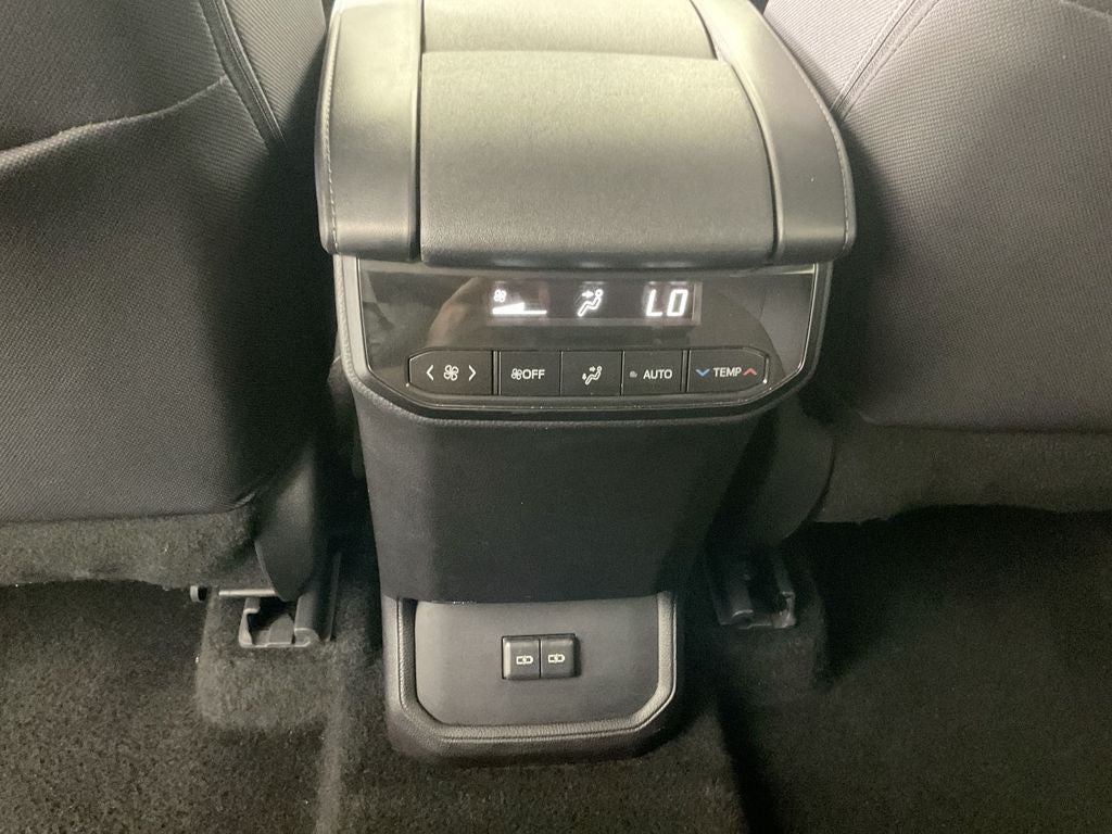 2025 Toyota Highlander LE