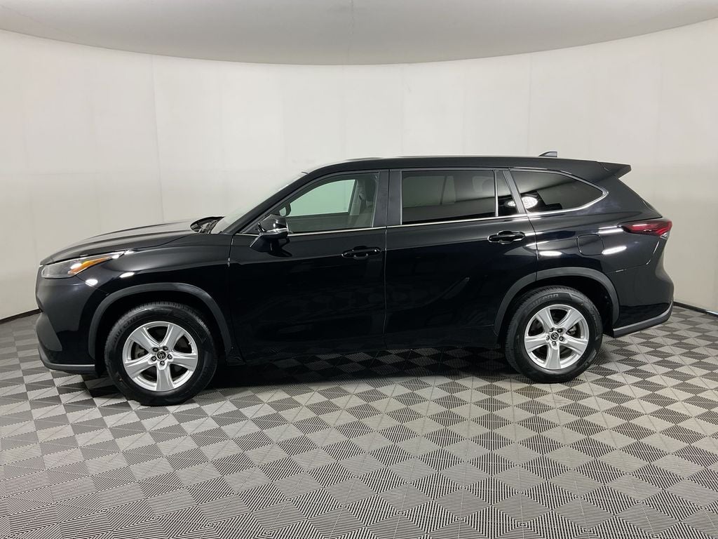 2025 Toyota Highlander LE