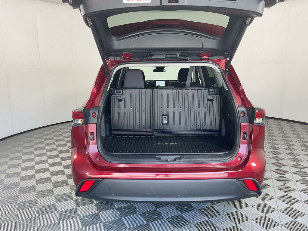 2024 Toyota Highlander LE