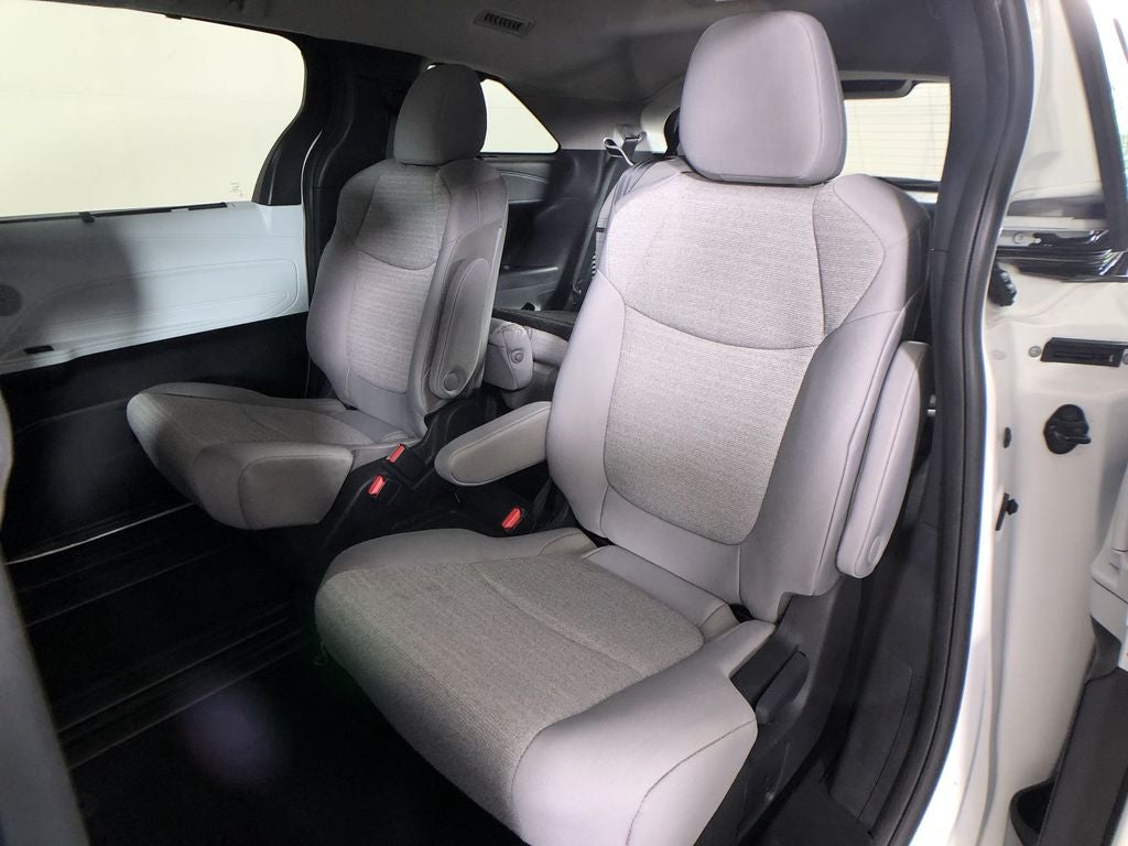 2026 Toyota Sienna LE 8 Passenger