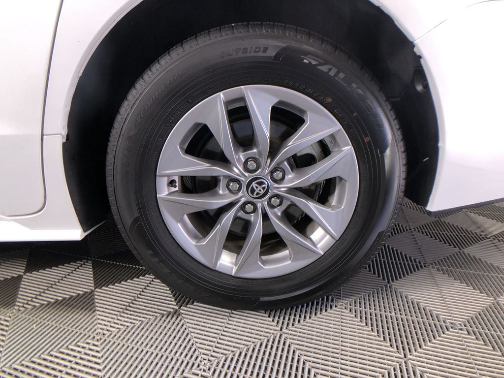 2026 Toyota Sienna LE 8 Passenger