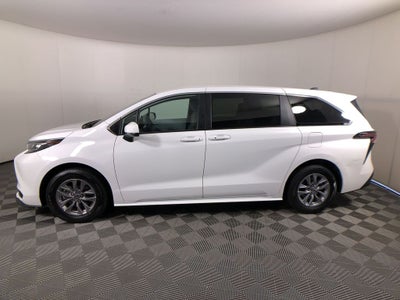 2026 Toyota Sienna LE 8 Passenger