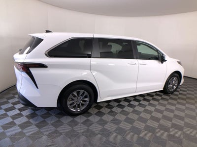 2026 Toyota Sienna LE 8 Passenger