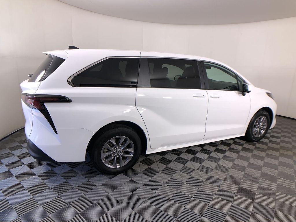 2026 Toyota Sienna LE 8 Passenger