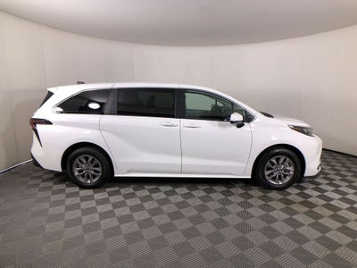 2026 Toyota Sienna LE 8 Passenger