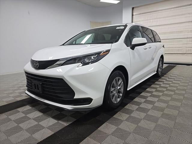 2026 Toyota Sienna LE 8 Passenger