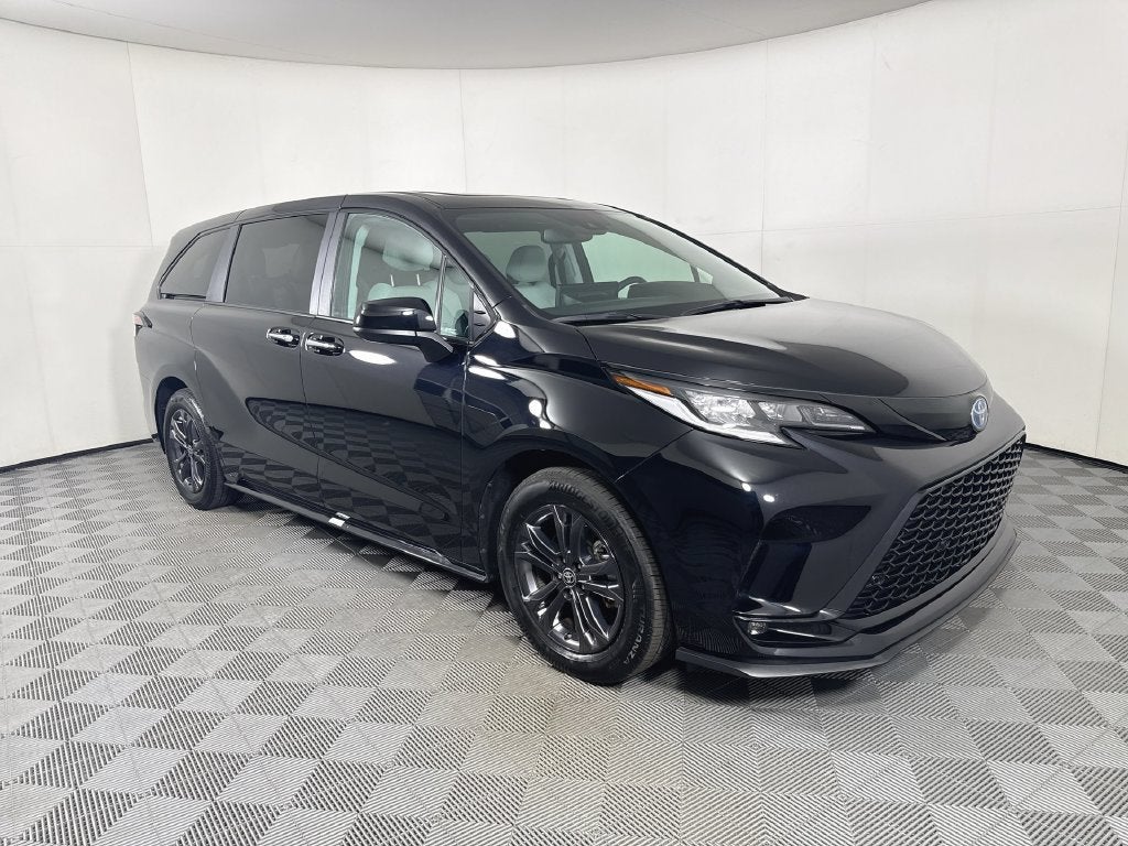 2025 Toyota Sienna XSE 7 Passenger