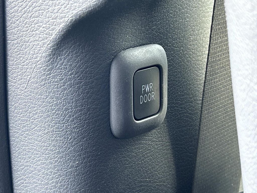 2024 Toyota Sienna XLE 8 Passenger