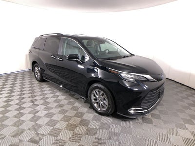 2024 Toyota Sienna XLE 8 Passenger