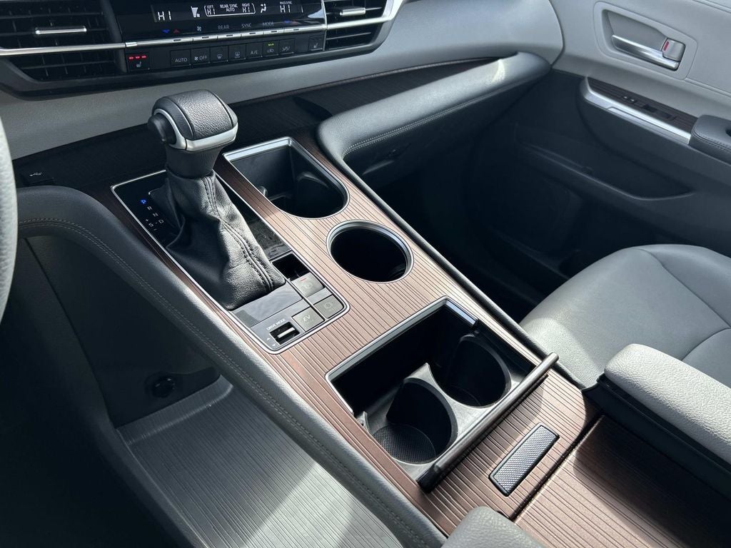 2024 Toyota Sienna XLE 8 Passenger