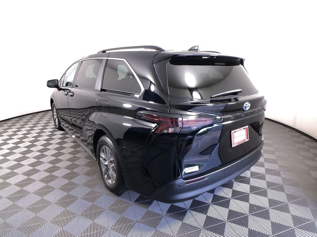2024 Toyota Sienna XLE 8 Passenger