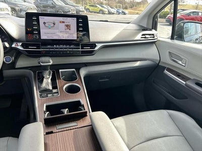 2024 Toyota Sienna XLE 8 Passenger