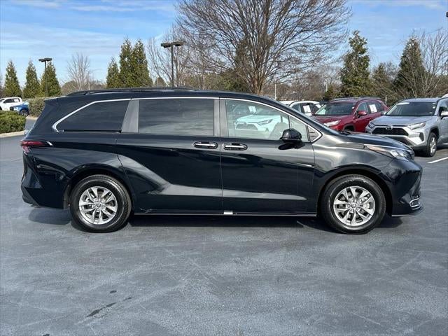 2024 Toyota Sienna XLE 8 Passenger