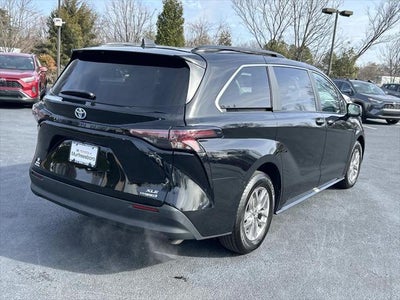 2024 Toyota Sienna XLE 8 Passenger