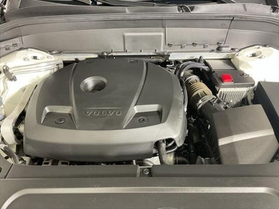 2020 Volvo XC90 T6 Momentum