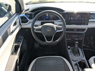 2025 Volkswagen Taos SE