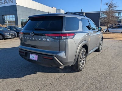 2025 Nissan Pathfinder SV