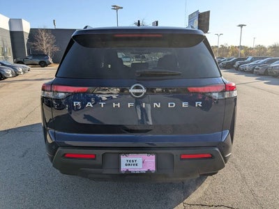 2025 Nissan Pathfinder SV