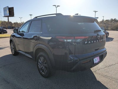 2025 Nissan Pathfinder SV