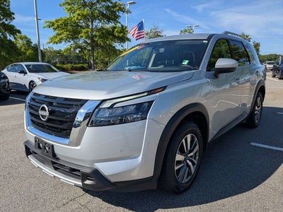 2025 Nissan Pathfinder SL