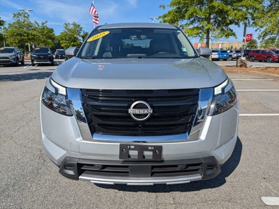 2025 Nissan Pathfinder SL