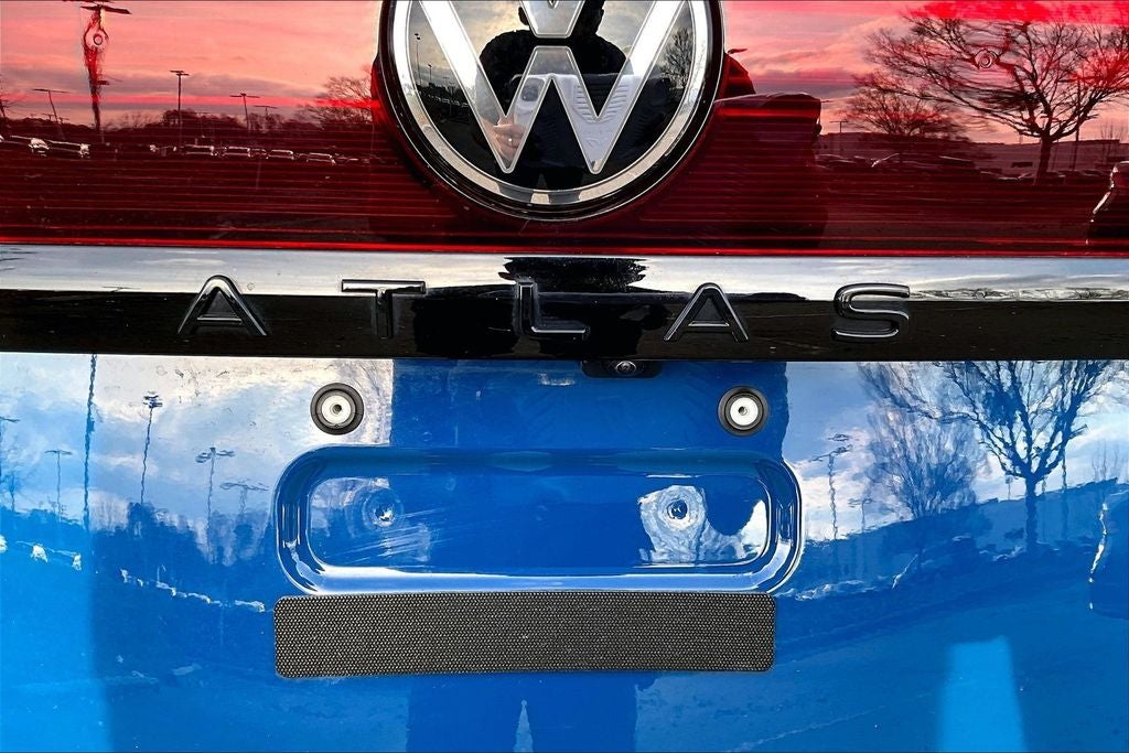 2025 Volkswagen Atlas Cross Sport 2.0T SEL R-Line Black