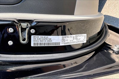 2023 Chrysler Voyager LX