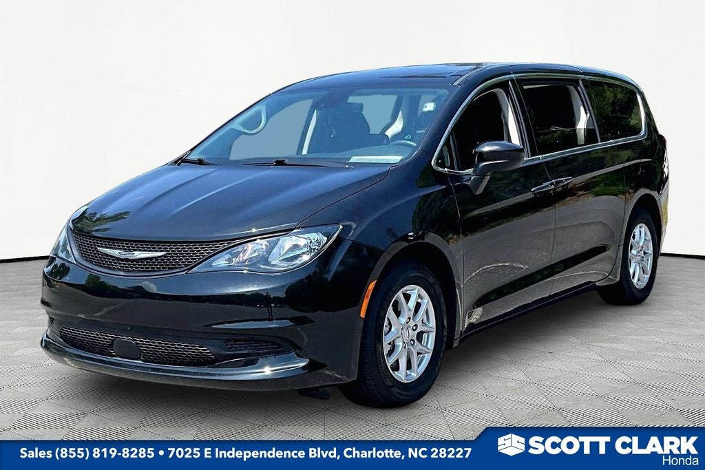 2023 Chrysler Voyager LX