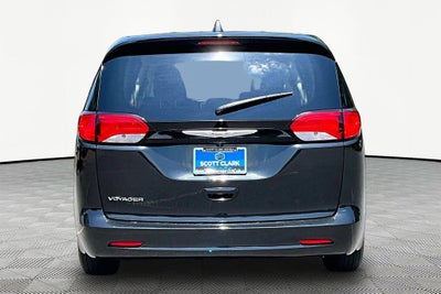 2023 Chrysler Voyager LX