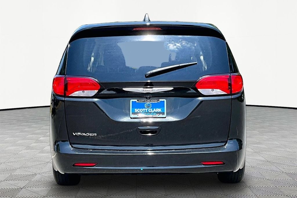 2023 Chrysler Voyager LX