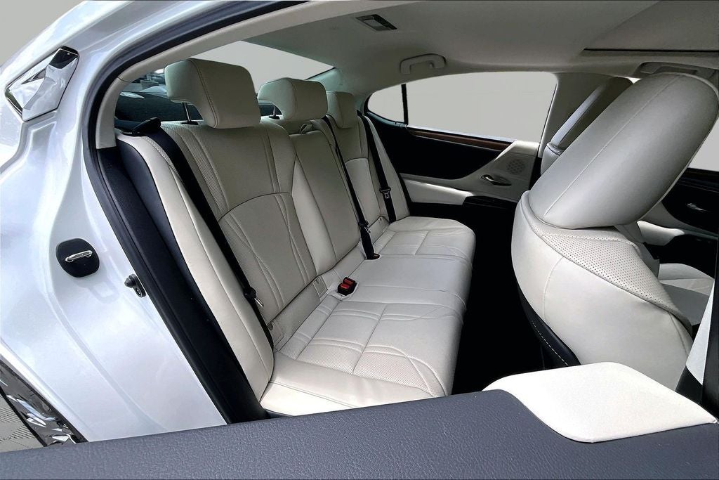 2025 Lexus ES ES 300h Luxury