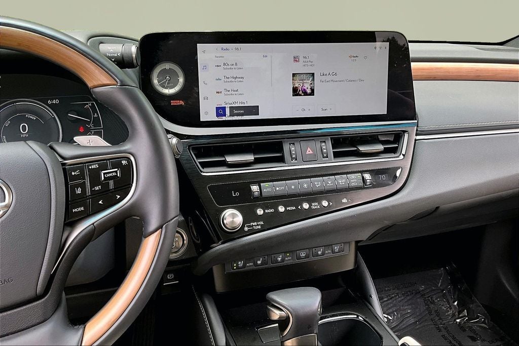 2025 Lexus ES ES 300h Luxury