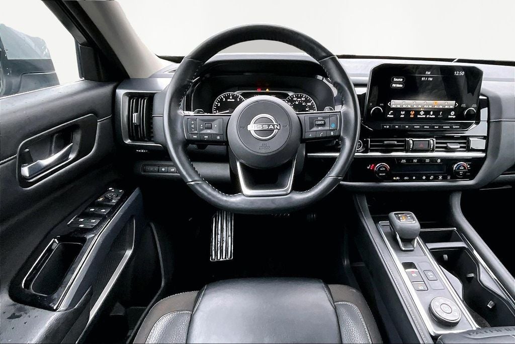 2023 Nissan Pathfinder SL