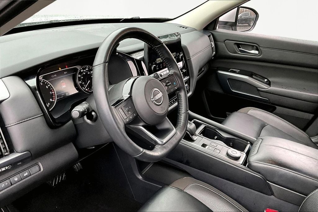2023 Nissan Pathfinder SL