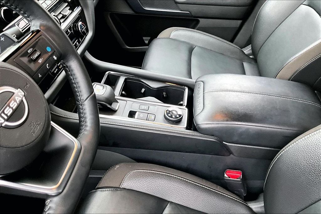 2023 Nissan Pathfinder SL