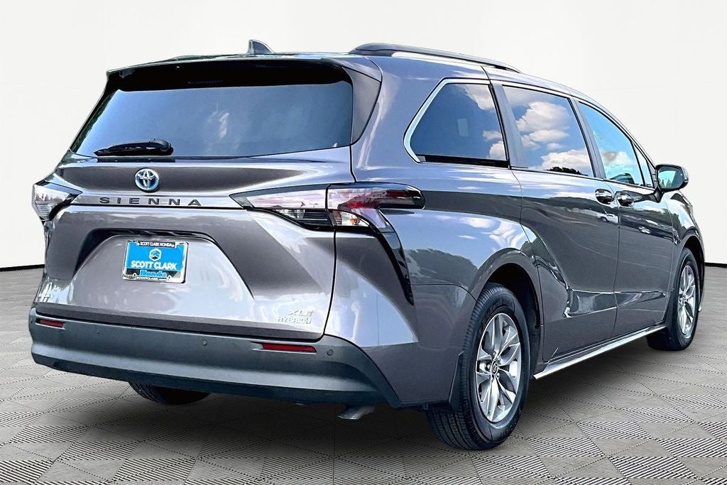 2024 Toyota Sienna XLE
