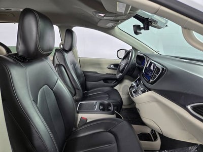 2023 Chrysler Pacifica Touring L 4D Passenger Van