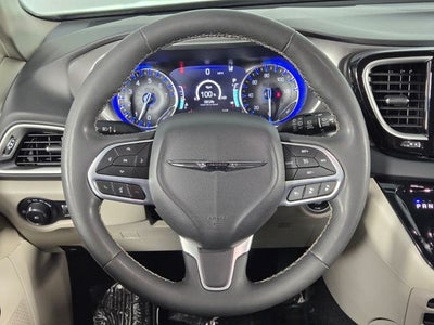 2023 Chrysler Pacifica Touring L 4D Passenger Van