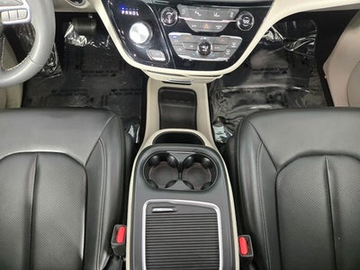 2023 Chrysler Pacifica Touring L 4D Passenger Van