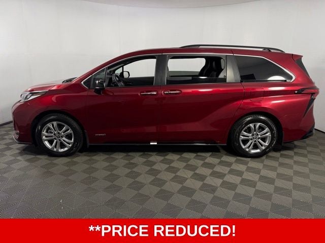 2021 Toyota Sienna XSE 7 Passenger