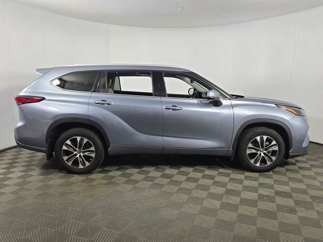 2022 Toyota Highlander Hybrid XLE 4D Sport Utility